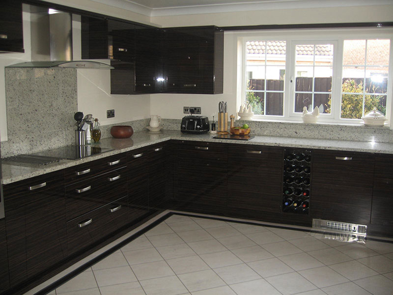 Modern Kitchen With Kashmir White Granite Countertops