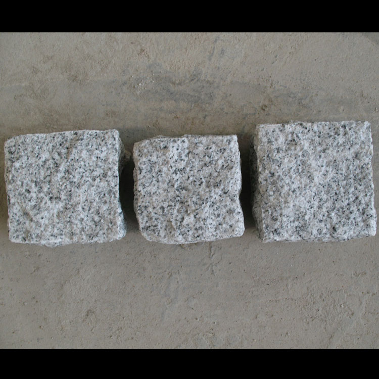 G636 Pink Granite Cobble Stones